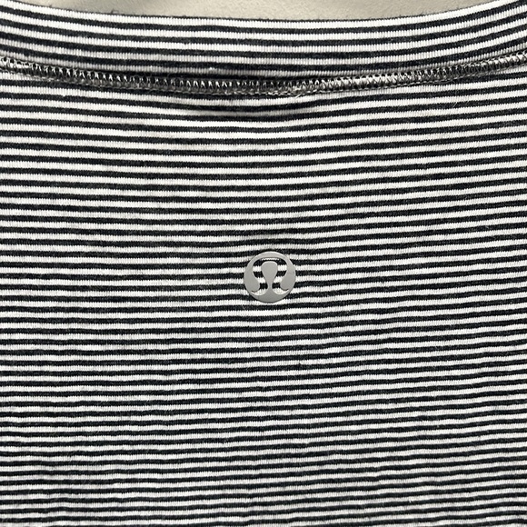 Lululemon size 4  shirt - Picture 4 of 5